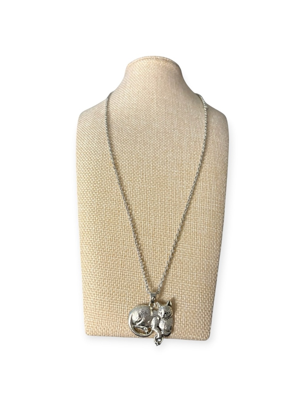 Silver tone cat pendant necklace with heart charm- vtg